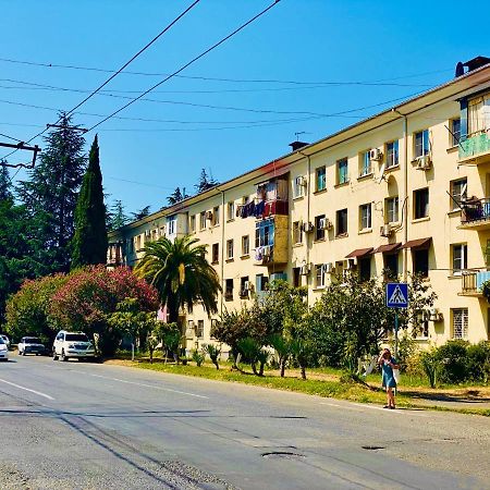 Квартира 1-Комнатная - До Моря 2 Мин - В Центре Sukhumi Eksteriør bilde